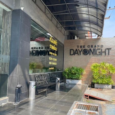 The Grand Day Night Hotell Pattaya Exteriör bild