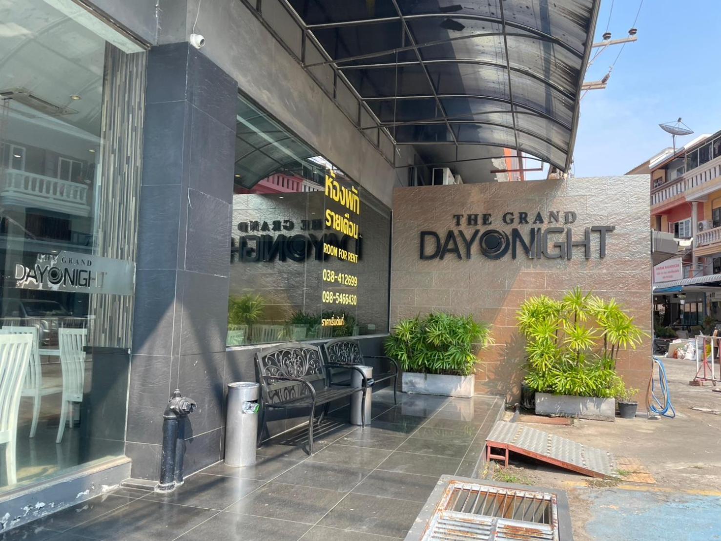 The Grand Day Night Hotell Pattaya Exteriör bild