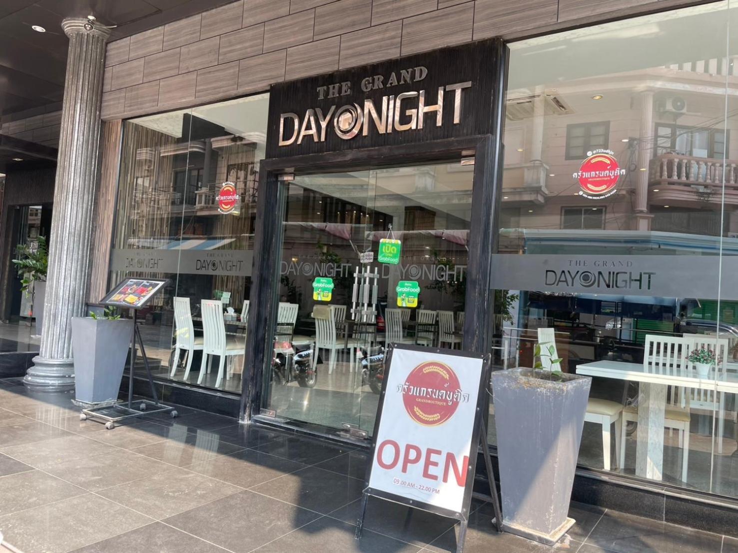 The Grand Day Night Hotell Pattaya Exteriör bild