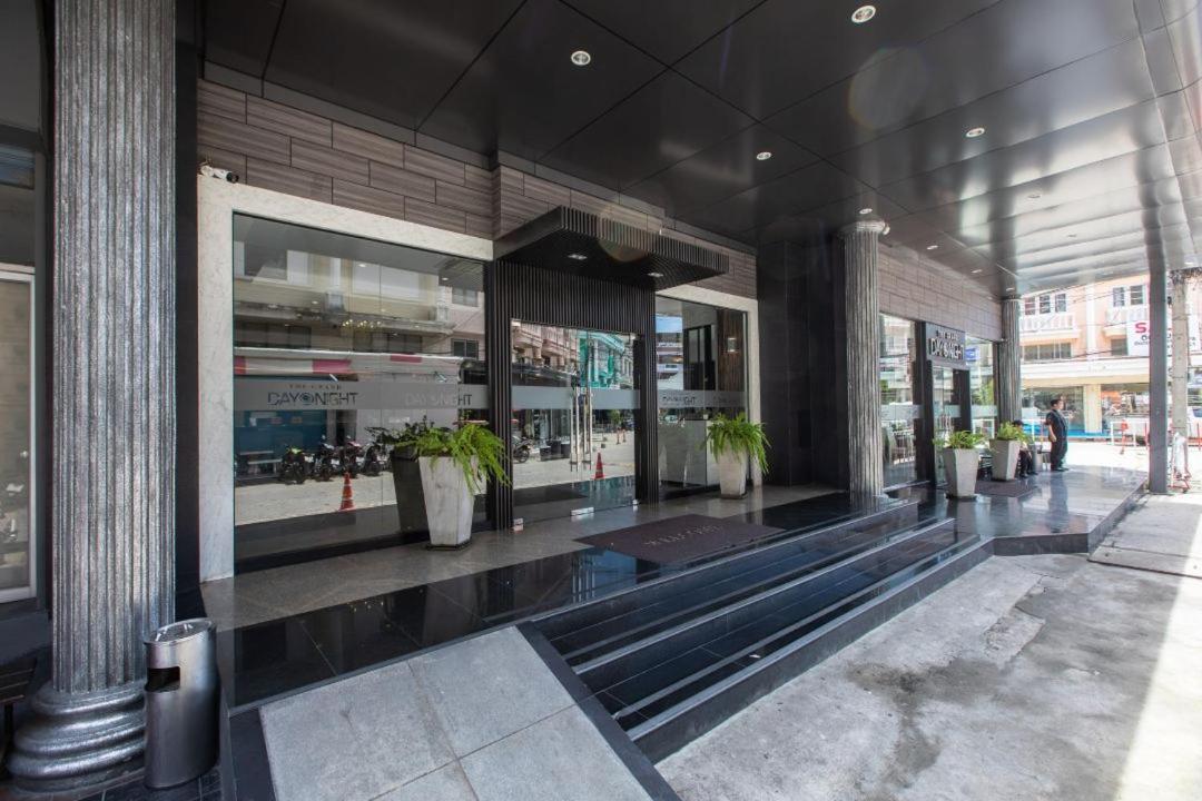 The Grand Day Night Hotell Pattaya Exteriör bild