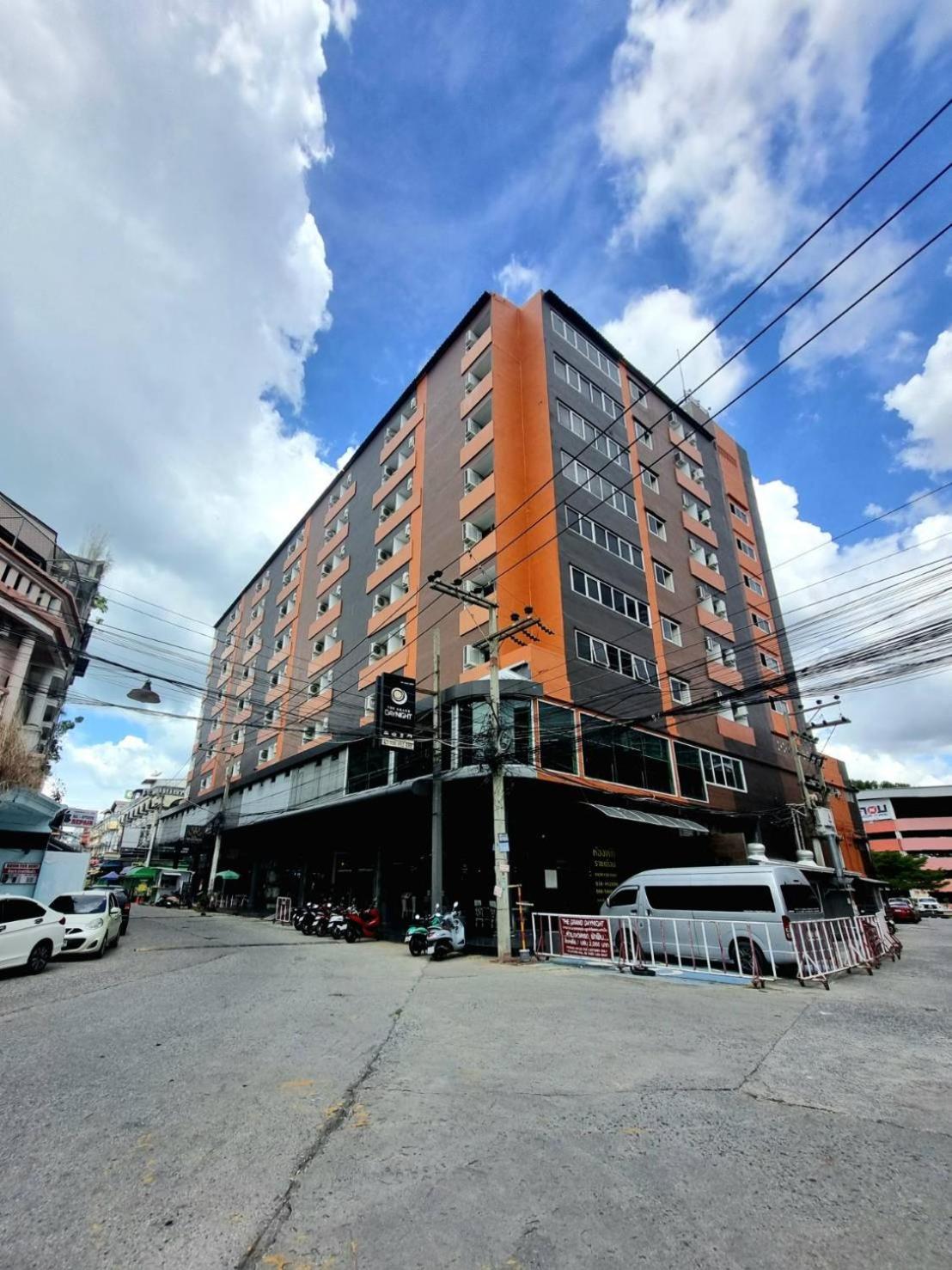 The Grand Day Night Hotell Pattaya Exteriör bild