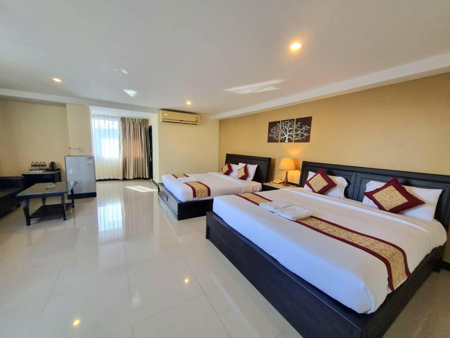 The Grand Day Night Hotell Pattaya Exteriör bild