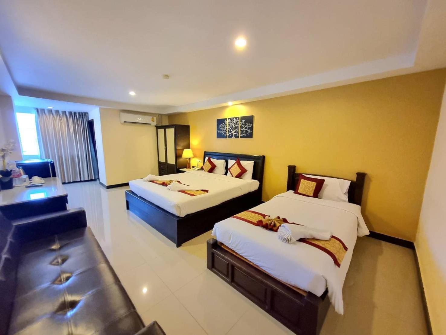 The Grand Day Night Hotell Pattaya Exteriör bild