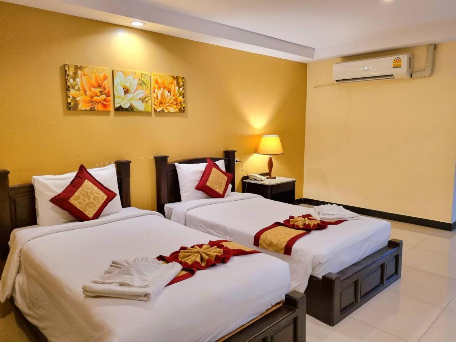 The Grand Day Night Hotell Pattaya Exteriör bild