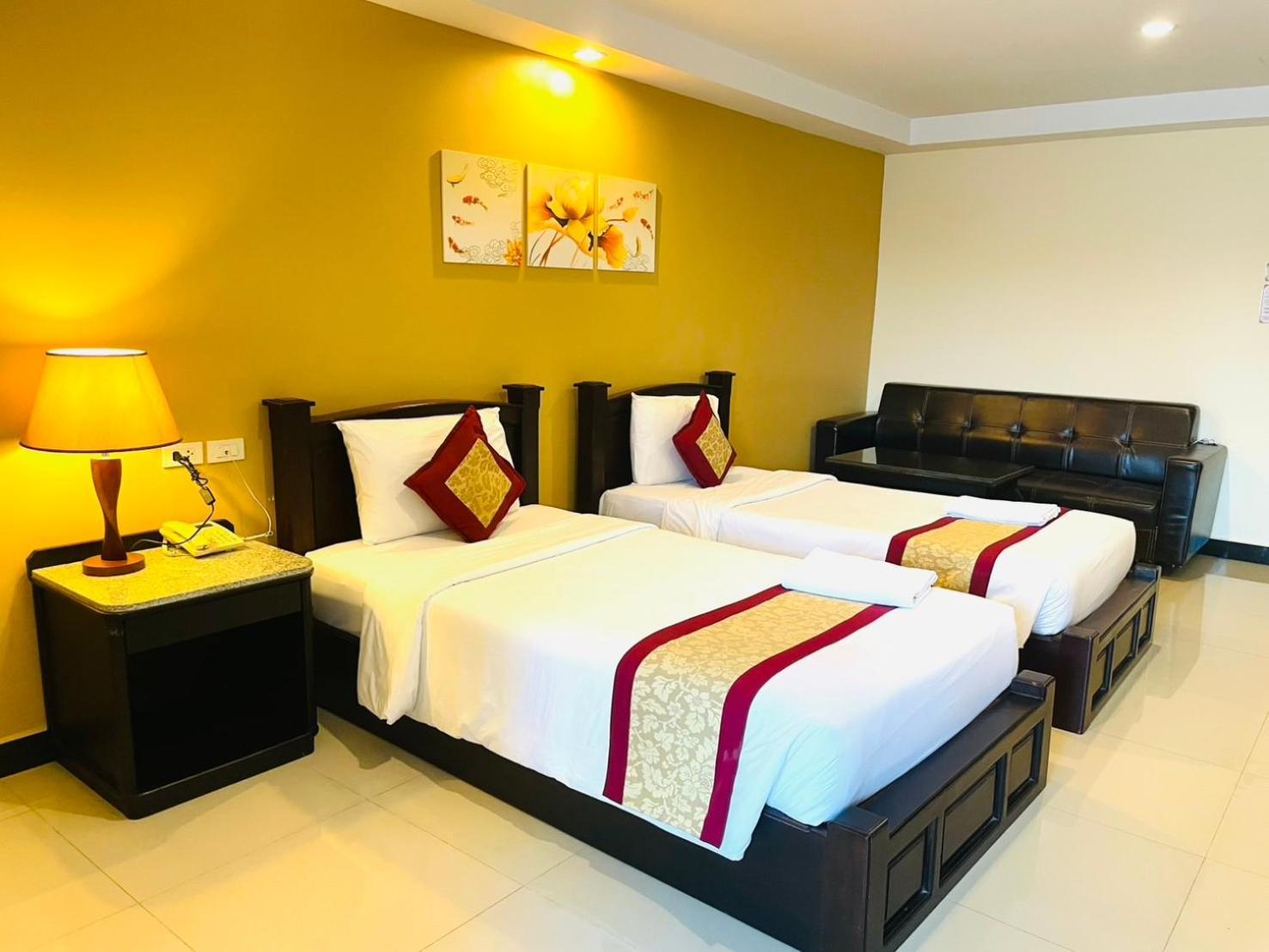The Grand Day Night Hotell Pattaya Exteriör bild