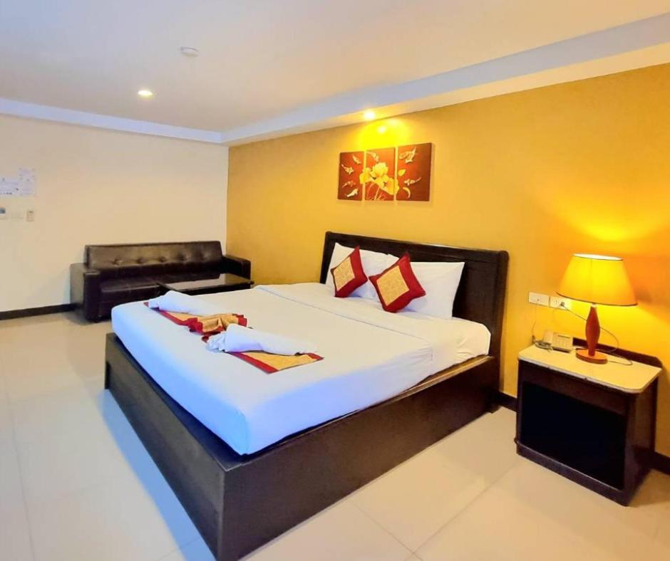The Grand Day Night Hotell Pattaya Exteriör bild