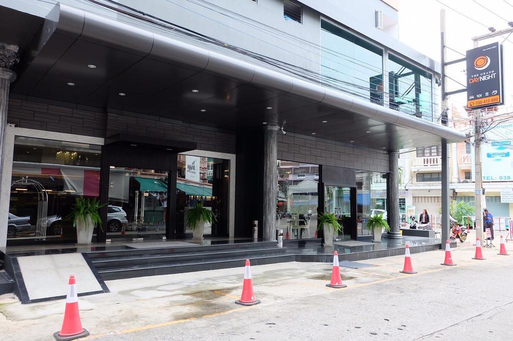The Grand Day Night Hotell Pattaya Exteriör bild