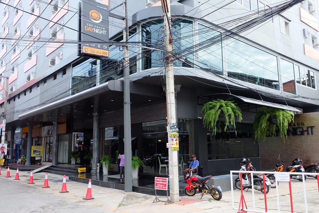 The Grand Day Night Hotell Pattaya Exteriör bild