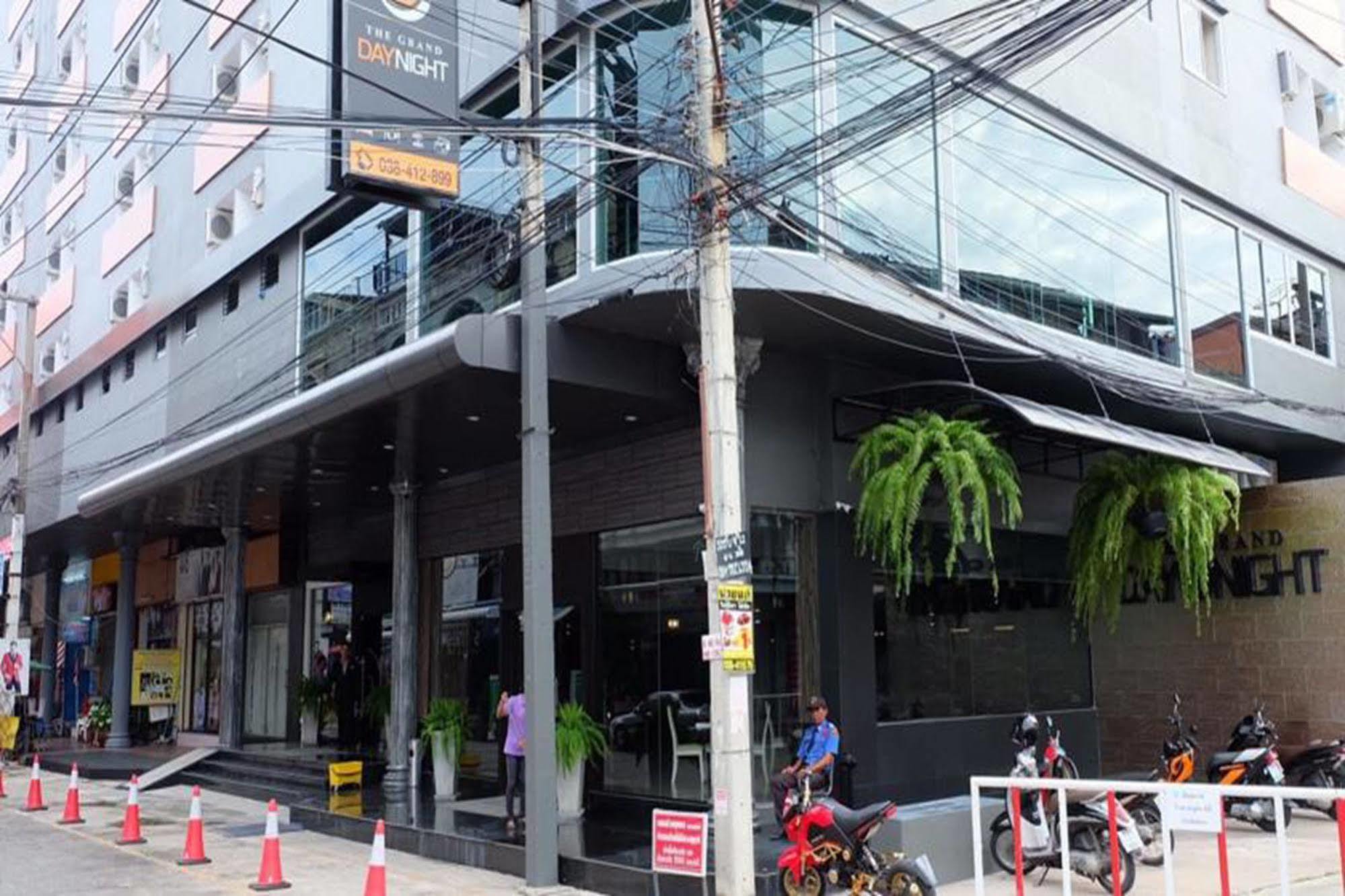 The Grand Day Night Hotell Pattaya Exteriör bild
