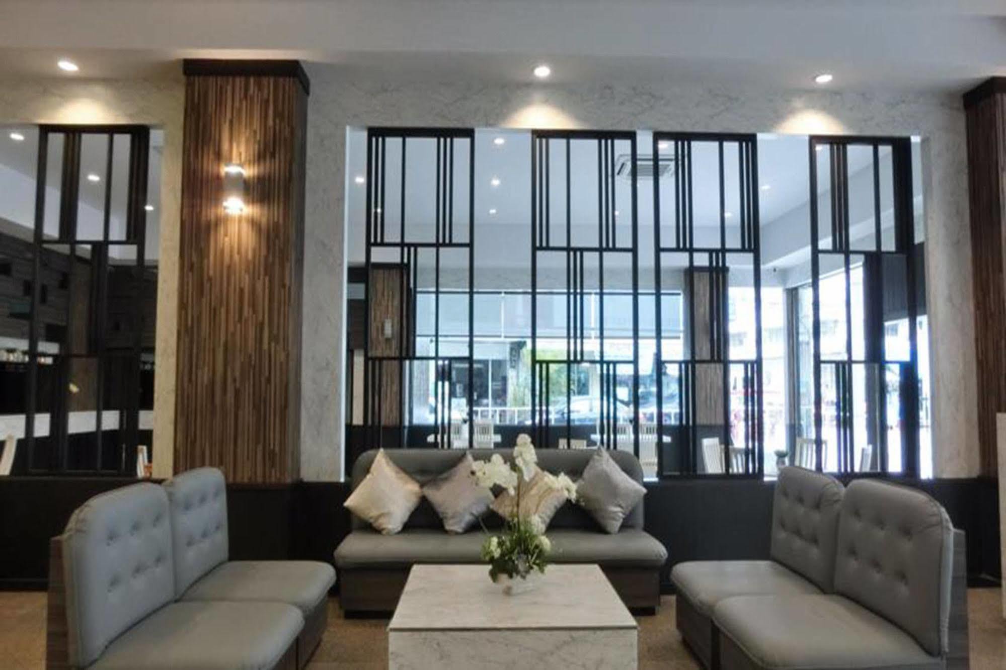 The Grand Day Night Hotell Pattaya Exteriör bild