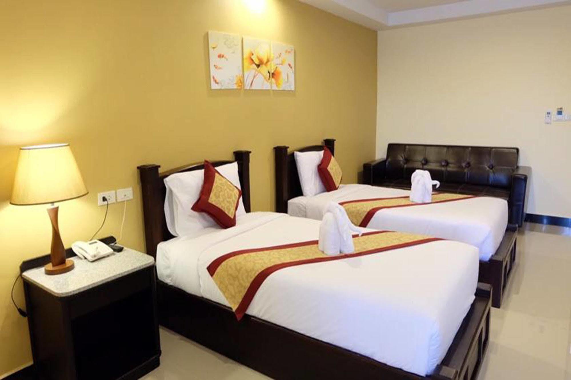 The Grand Day Night Hotell Pattaya Exteriör bild