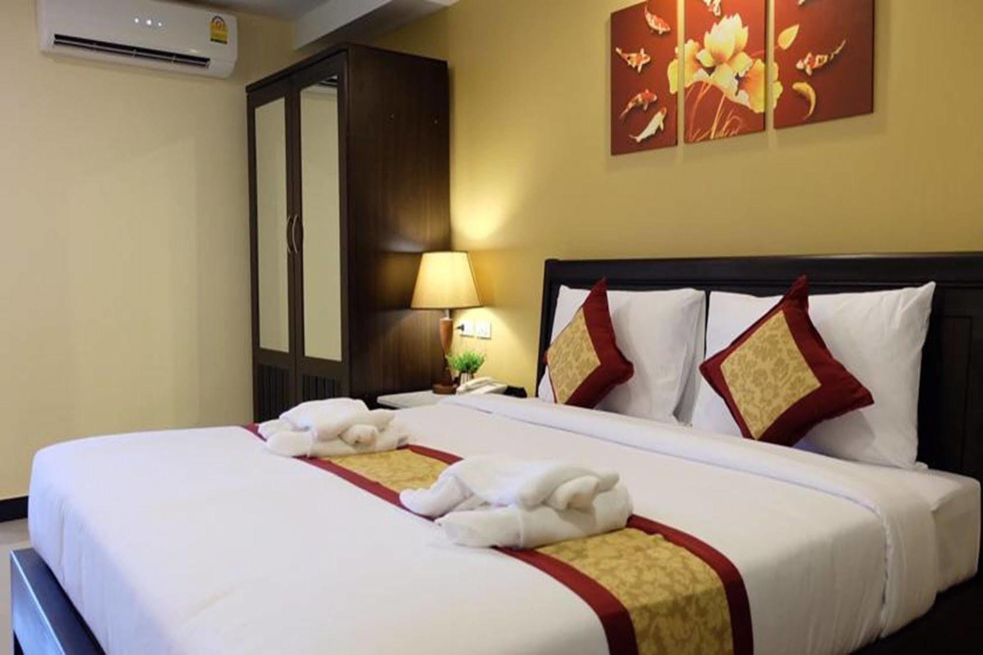 The Grand Day Night Hotell Pattaya Exteriör bild